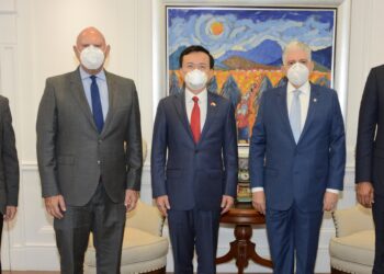 Presidente del Senado recibe  visita  de cortesía del embajador de la República China Popular