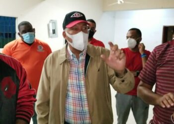 Director OMSA, coordina entrega comida afectados por tormenta Laura, junto autoridades en SDO