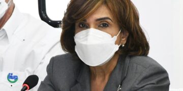Ministerio de Salud presenta informe sobre disminución de COVID-19