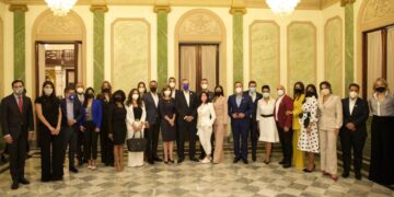 Presidente Luis Abinader se reúne con comunicadores de diferentes medios y canales de TV