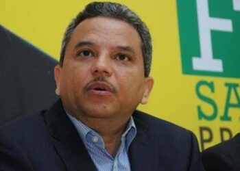El dirigente político Fidel Santana renunció a su condición de presidente y militante del partido Frente Amplio