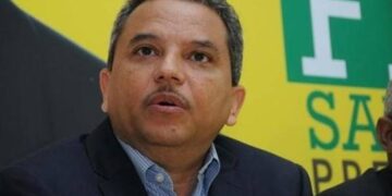 El dirigente político Fidel Santana renunció a su condición de presidente y militante del partido Frente Amplio