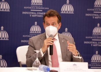Ministro Bisonó visita Fertilizantes Santo Domingo en recorrido de la Ruta Industrial