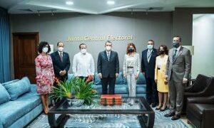 PRM visita la JCE y expresa su confianza en la institución
