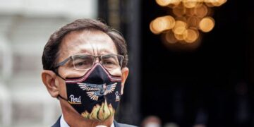 Congreso de Perú aprueba destituir al presidente Martín Vizcarra