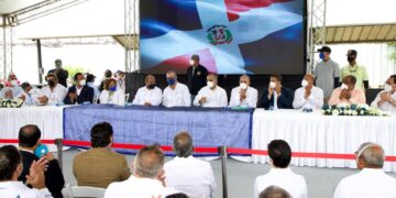 Presidente «La Salud en República Dominicana va a cambiar y anuncia construcción hospital en Mao