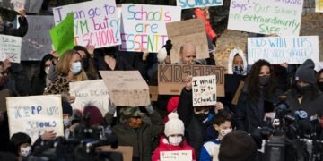 Nueva York vuelve a reabrir las escuelas públicas con test semanales de covid-19