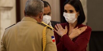 En un acto simbólico, el presidente Abinader entrega más de 500 carnets premium del SENASA a los miembros del CUSEP