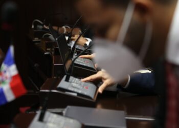 Diputados convierten en ley la prohibición de matrimonio entre menores de 18 años