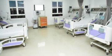 Presidente Abinader entrega UCI hospital de Azua, tras 15 años sin servicio
