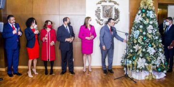 JCE da la bienvenida a la Navidad con encendido de arbolito basado en «principios y solidaridad»