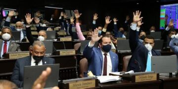 Diputados convierten en ley la prohibición de matrimonio entre menores de 18 años