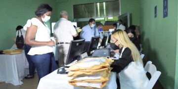 Ministerio de Educación recibe 373 y cierra licitación para reparación de escuela