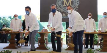 Presidente da primer palazo construcción Hotel Boutique Mauad en Gazcue