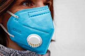 La OMS recomienda no usar mascarillas con válvula para protegerse de la covid-19