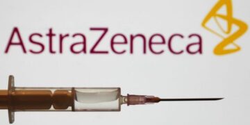 Alerta de bomba en AstraZeneca, fábrica de vacunas contra el covid