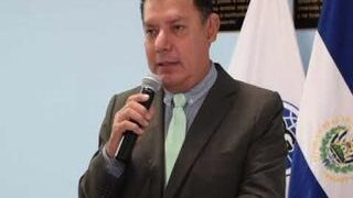 El Salvador aísla viajero con covid-19