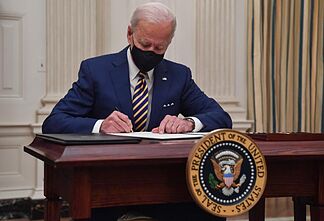 Los países que Biden reimpondrá restricciones a viajes por el covid-19