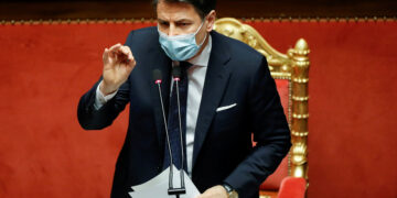 Primer ministro italiano presenta dimisión y el presidente inicia consultas