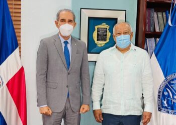 MESCYT y la UASD dan primer picazo para construcción de techado de plazoleta la academia