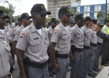 Policías inician Año Nuevo con aumento salarial que oscila entre un 10 hasta un 40%.