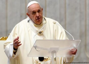 Papa denuncia violencia contra mujeres y exige se les proteja