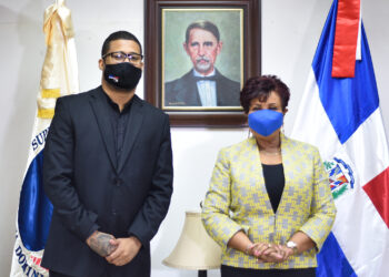 Josefa Castillo y Lápiz Conciente proyectan programa de orientación para la juventud