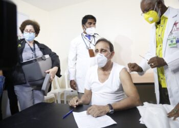 Doctor Cruz Jiminián felicita al presidente Abinader por respetar protocolo de vacunación contra el COVID-19