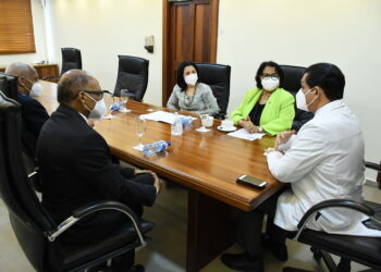 Ministro de Salud garantiza transparencia en Examen de Residencias Médicas