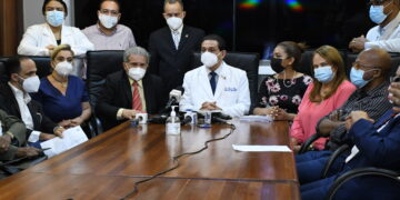 Ministerio de Salud y CMD llegan a acuerdo para reposición de galenos habían sido desvinculados