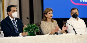 Gobierno  anuncia fin de primeros lotes de vacunas contra COVID-19 en tiempo récord