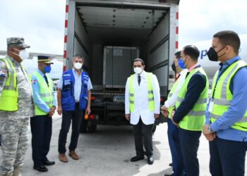 Arriba a RD primera partida de vacunas contra COVID-19 adquirida por el mecanismo COVAX