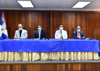 Indicadores COVID-19 mejoran, no obstante ministro insiste en «no bajar la guardia» y continuar medidas de prevención