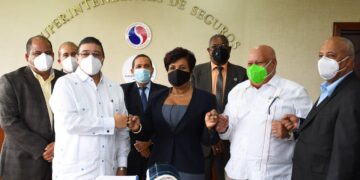 SUPERINTENDENTE DE SEGUROS Y MINISTRO DE DEPORTES COORDINAN ENTREGA INSTALACIONES DEL CLUB PARA COMPLEJO DEPORTIVO Y ANUNCIAN CIUDAD DEPORTIVA DE BOCA CHICA