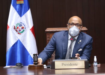 Pacheco afirmó que todos los viernes llegará un cargamento de vacunas de Pfizer
