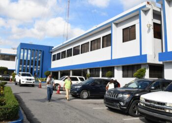 Los dominicanos siguen acudiendo a realizarse PCR y Antígeno para detectar coronavirus en RD