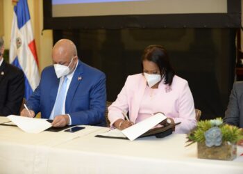 Ministerio de Educación y ADP firman acuerdo histórico