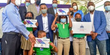 Ministerio de Educación concluye la distribución de equipos tecnológicos en La Vega y Hato Mayor