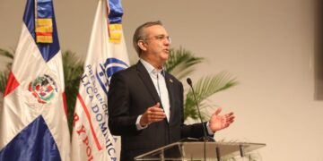 Presidente Abinader anuncia extensión de «Mi País Seguro» a tres barrios de la capital y SFM