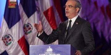 Presidente  llama a liderazgo político, social y empresarial a unirse para lograr reformas que necesita RD
