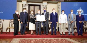 Gobierno con entrega de re certificación médica tras veinte años estancado
