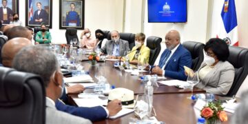 Ministro de Educación se reúne con la comisión de Educación del Senado