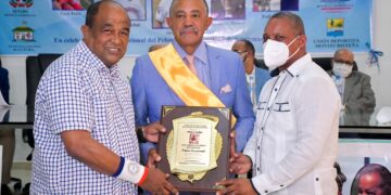 Senador Pimentel rinden homenaje a Osvaldo Virgil en Montecristi
