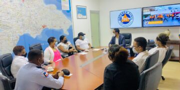 El director ejecutivo de la Defensa Civil, entrego $1,083,344 pesos por seguro de vida, a familiares de tres voluntarios fallecidos.