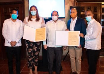 ADN reconoce por su trayectoria a los deportistas Prisilla Rivera y Félix Sánchez 