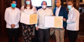 ADN reconoce por su trayectoria a los deportistas Prisilla Rivera y Félix Sánchez