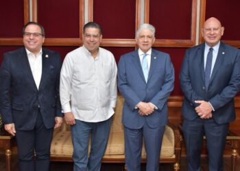 Senado  recibe miembros de la Cámara de Representantes de Puerto Rico