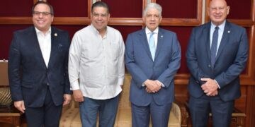 Senado recibe miembros de la Cámara de Representantes de Puerto Rico