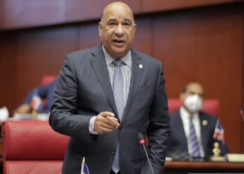 Senador Bautista Rojas dice  están entregando la Policía Nacional al sector privado