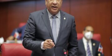 Senador Bautista Rojas dice  están entregando la Policía Nacional al sector privado
